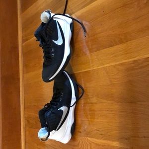 Women’s basketball shoes